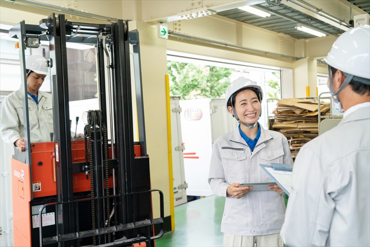 《江戸川区》週払いOK・リーチフォークでの雑貨類などの入出庫スタッフ！（土日祝休み・日勤帯）