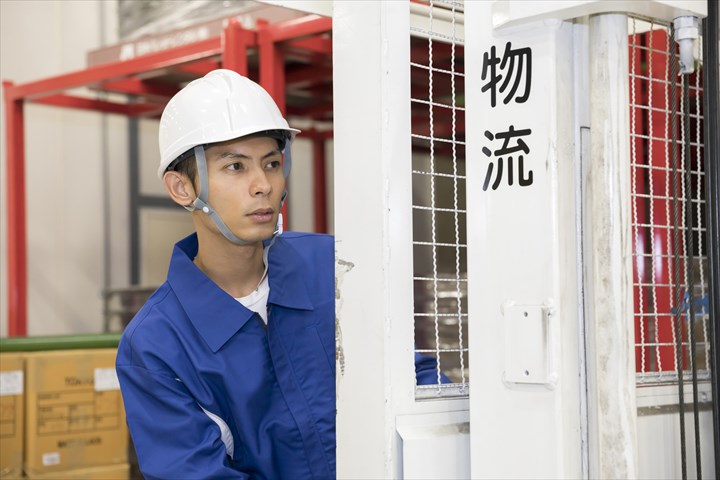 《大田区》週払いOK・倉庫内でのフォークリフトを使用した一般貨物の入出庫スタッフ！（高時給・土日祝休み）