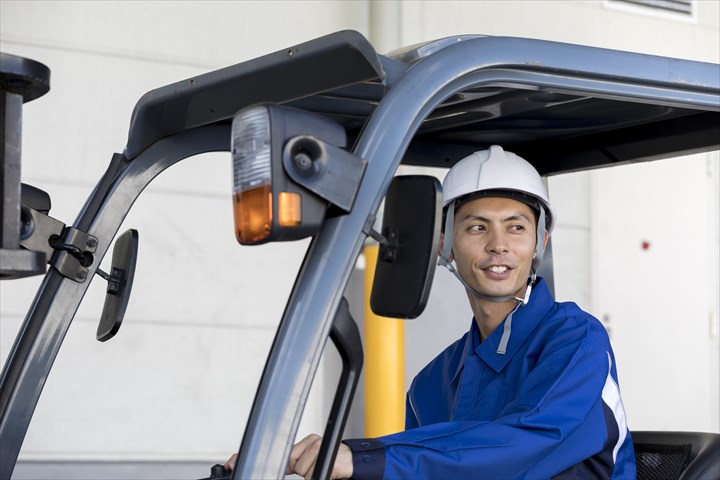 《八王子市》週払いOK・カウンターフォークを使用した冷蔵庫内での入出庫と仕分け作業スタッフ！（Web面接OK・高時給）