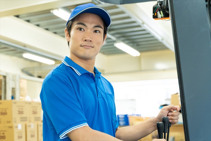 《神戸市東灘区》週払いOK・フォークリフトでのドライや3温帯食品の入出庫作業スタッフ！（Web面接OK・高時給）