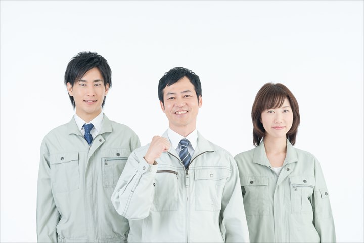 《土佐市》週払いOK・倉庫内での飲料の積込み作業スタッフ！（シニア活躍中・週休2日）