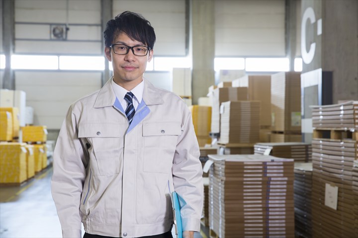 《東大阪市》週払いOK・センター内での検品や仕分け作業スタッフ！（Web面接OK・短時間5:00~10:00）