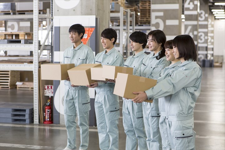 《大阪市住之江区》週払いOK・倉庫内でのお菓子の仕分け作業スタッフ！（土日祝休み・重量物なし）