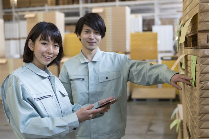 《横浜市旭区》週払いOK・構内での荷物の仕分け及び積み下ろし作業スタッフ！（Web面接OK・土日休み）