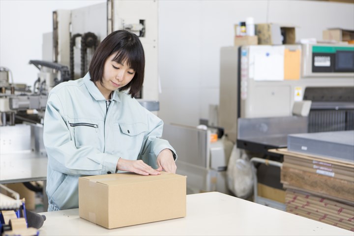 《神戸市東灘区》週払いOK・倉庫内でのドライやチルド食品の入出荷作業スタッフ！（Web面接OK・夜勤）