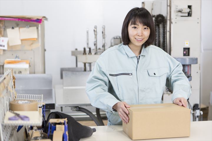 《太田市》週払いOK・工場内での自動車部品のピッキング作業スタッフ！（新設のセンター・高収入）