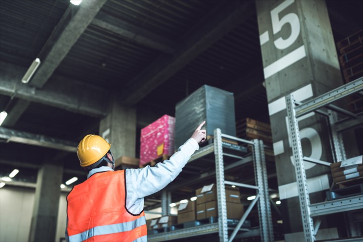 《常滑市》週払いOK・空港内での輸入貨物の出荷作業スタッフ！（Web面接OK・土日休み）