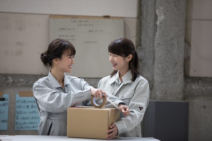 《江東区》週払いOK・倉庫内での販促品などの入出庫作業スタッフ！（土日祝休み・未経験も活躍）