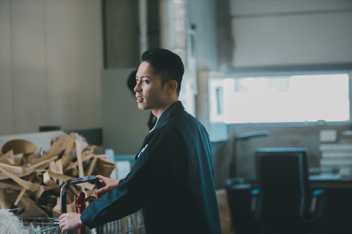 《新座市》週払いOK・構内での古紙等の選別作業スタッフ！（Web面接OK・高時給）