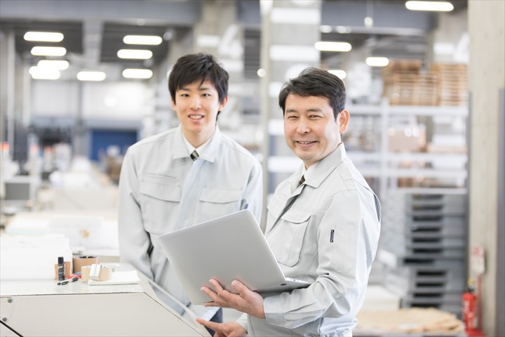 《松戸市》週払いOK・工場内でのプラスチック製品の入出庫作業スタッフ！（Web面接OK・高時給）