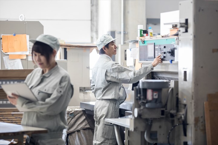 《大阪市大正区》週払いOK・金属部品の溶接機械操作及び補助作業スタッフ！（Web面接OK・未経験歓迎）