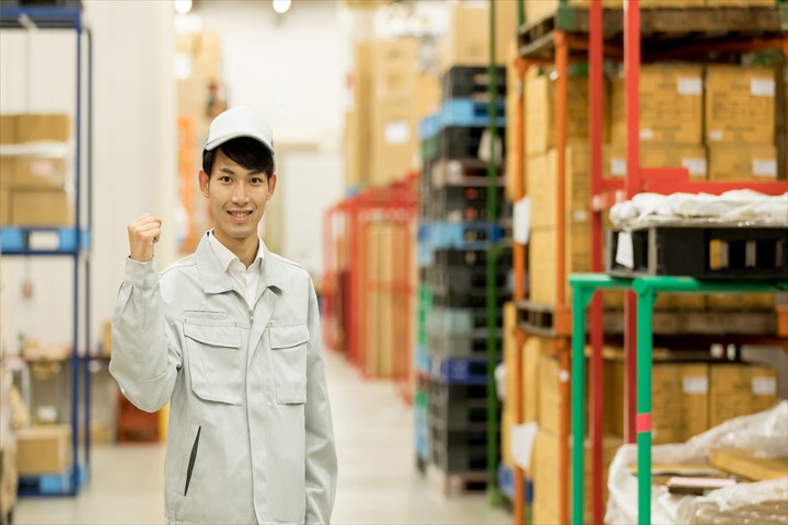 《久世郡久御山町》週払いOK・冷蔵倉庫内でのチルド食品のピッキングや仕分け作業スタッフ！（Web面接OK・週休2日）