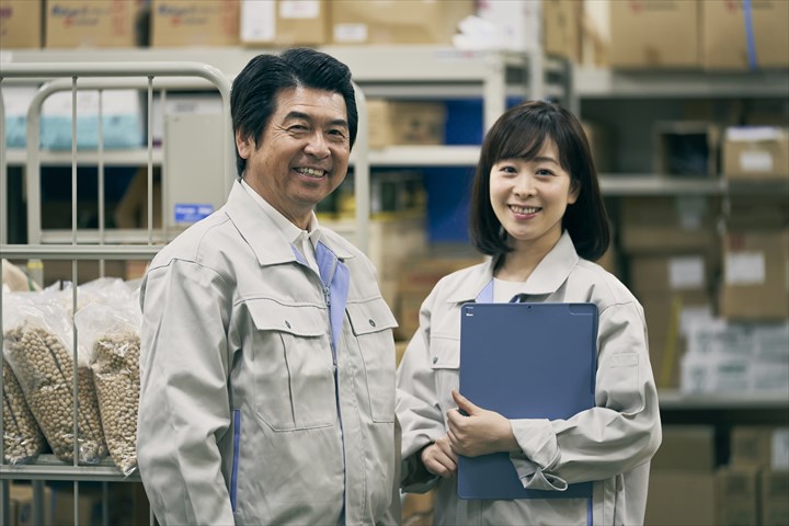 《福岡市東区》週払いOK・倉庫内での飲料のピッキングや仕分け作業スタッフ！（未経験OK・日勤）