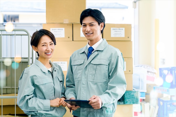 《足柄上郡中井町》週払いOK・倉庫内での飲料品のピッキング作業スタッフ！（Web面接OK・シニアOK）