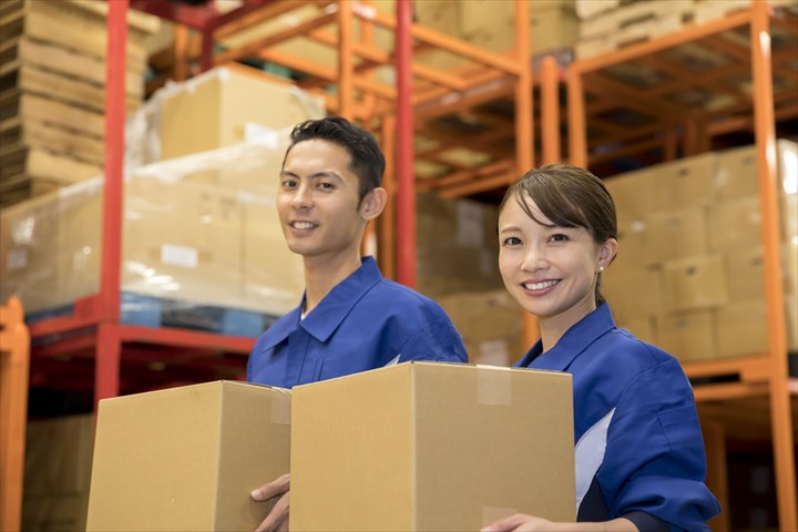 《大阪市港区》週払いOK・倉庫内でのアパレル商品の出荷作業スタッフ！（土日祝休み・未経験歓迎）