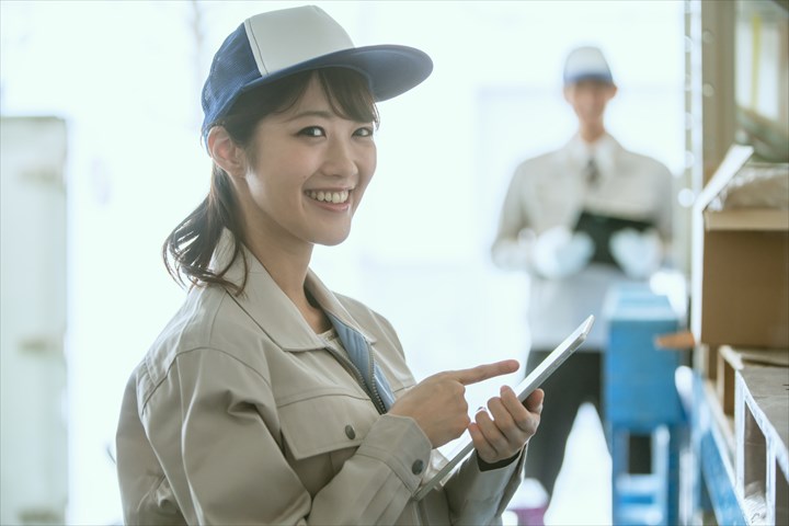 《大阪市北区》週払いOK・冷蔵倉庫内での洋菓子の仕分けスタッフ！（Web面接OK・短時間17:00～21:00）