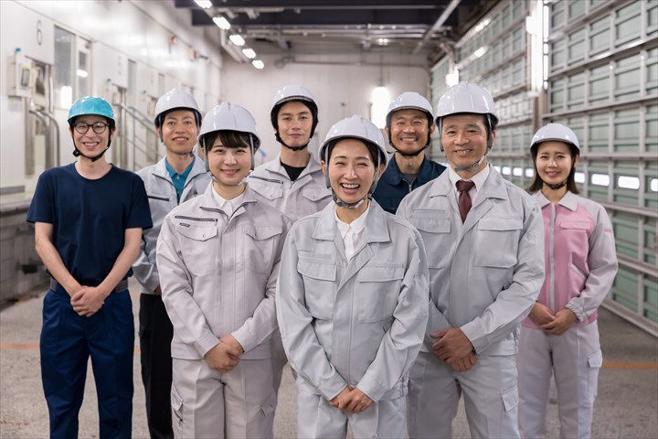 《堺市中区》週払いOK・倉庫内での食品の入出庫及び仕分け作業スタッフ！（未経験歓迎・曜日固定休み）