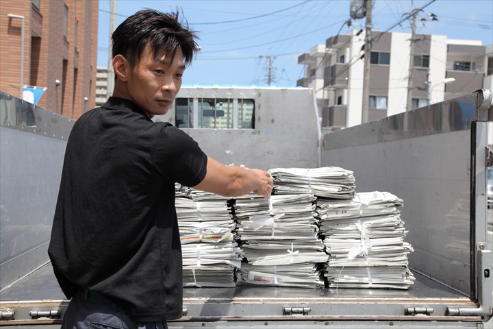 《四日市市》週払いOK・2ｔ～4ｔ平車での古紙等の回収ドライバー！（土日休み・日勤帯）