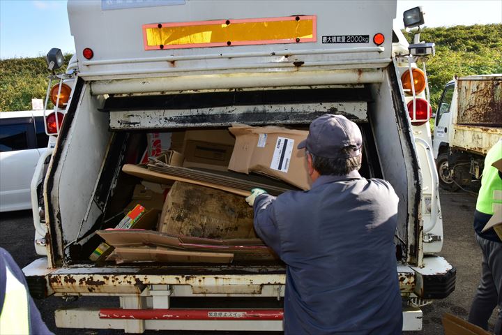 《杉並区》週払いOK・2ｔパッカー車での古紙の回収ドライバー！（高時給・土日休み）