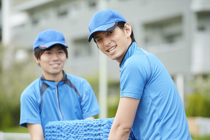 《横須賀市》週払いOK・2ｔ車での家具の個宅配送ドライバー！（週休2日・助手付き）