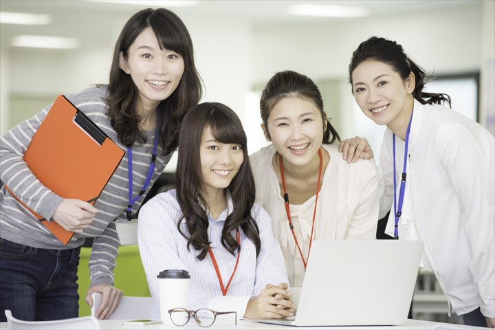 《栗東市》週払いOK・自動車ディーラーの整備工場での事務スタッフ！（土日休み・業務延長ほぼなし）