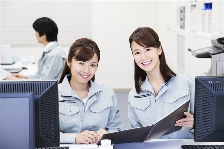 《和歌山市》週払いOK・整備工場の事務所内での事務スタッフ！（土日祝休み・日勤）