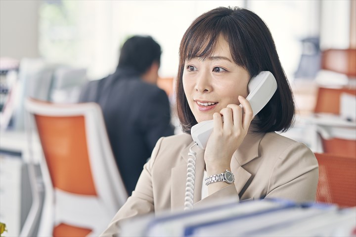 《港区》週払いOK・運送会社内での事務スタッフ！（土日祝休み・高時給）