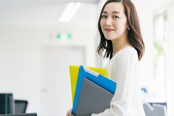 《北足立郡伊奈町》週払いOK・配送会社での事務スタッフ！（夜勤・週2日～相談可能）