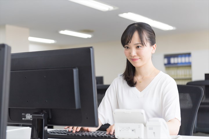 《港区》週払いOK・食肉卸の法人内での営業事務スタッフ！（高時給・土日祝休み）