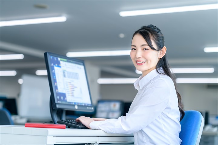 《茨木市》週払いOK・物流会社での事務スタッフ！（Web面接OK・高時給）