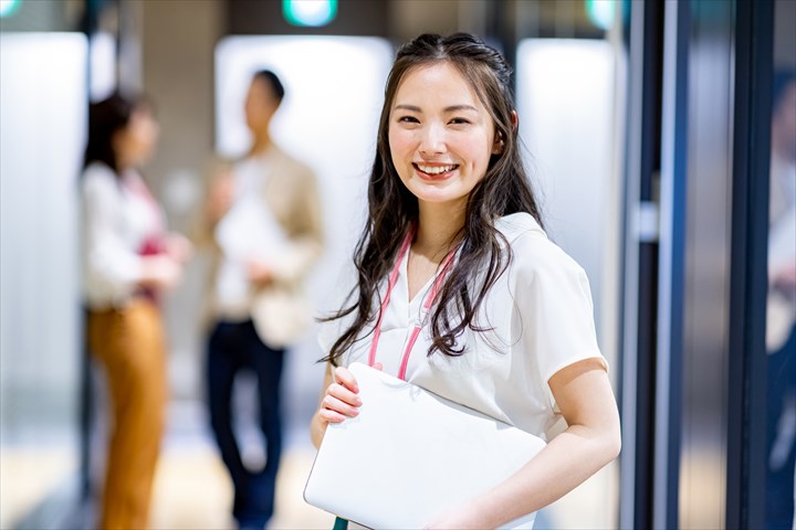 《和歌山市》週払いOK・高級外車ディーラーでの受付スタッフ！（高時給・期間限定2021年4月末迄）