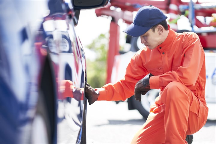 《町田市》週払いOK・工場内での車両の移動及びメカニック作業補助スタッフ！（Web面接OK・高時給）