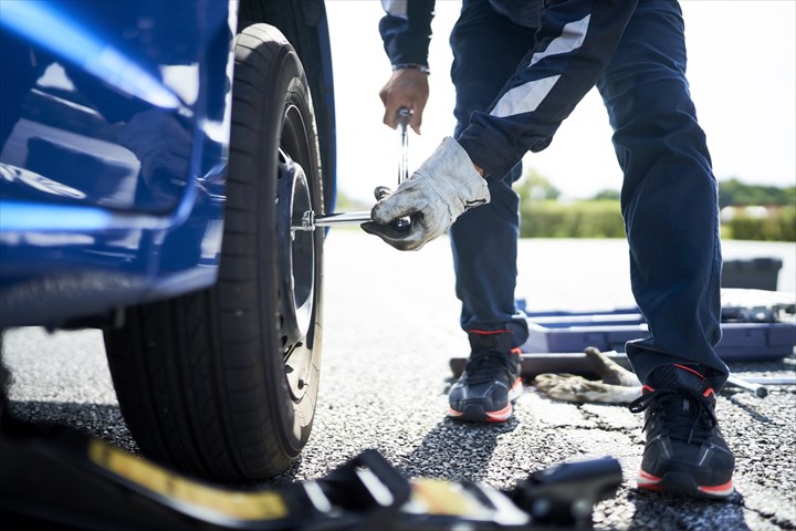 《揖保郡太子町》週払いOK・建設機械の整備などのメンテナンススタッフ！（Web面接OK・土日祝休み）