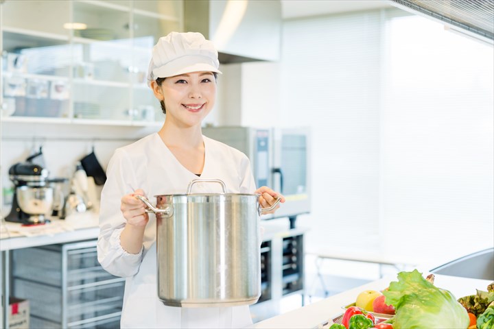 《市川市》週払いOK・ケアハウス内での調理スタッフ！（短時間16:00～19:00・高時給）