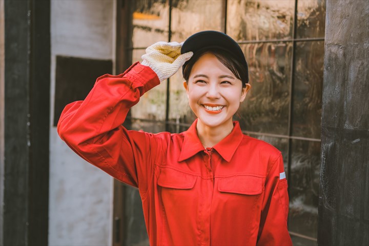 《八幡市》週払いOK・建設機械やトラックの塗装作業スタッフ！（高時給・週休2日）