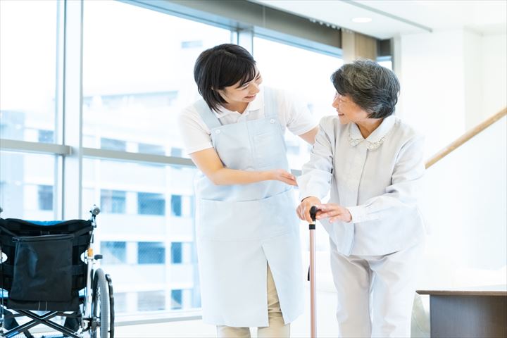 《東大和市》週払いOK・老人保健施設での介護スタッフ！（高時給・週4～5日）