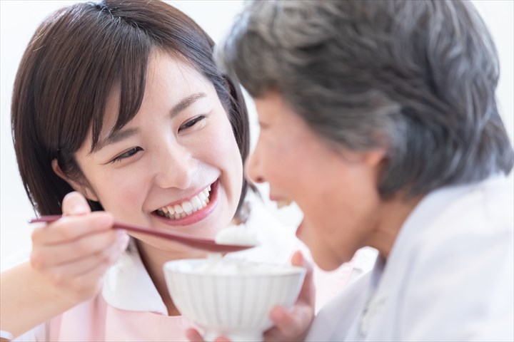 《八王子市》週払いOK・ユニット型特別養護老人ホームでの介護スタッフ！（週4～5・日勤）