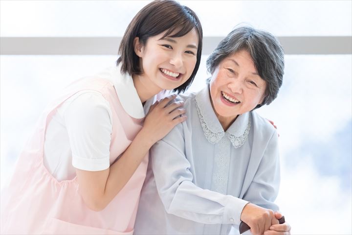 《川崎市川崎区》週払いOK・福祉施設内での介護スタッフ！（週休2日・日勤）