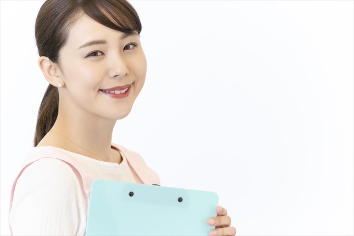 《さいたま市岩槻区》週払いOK・ユニット型特別養護老人ホームでの介護スタッフ！（週休2日・日勤）