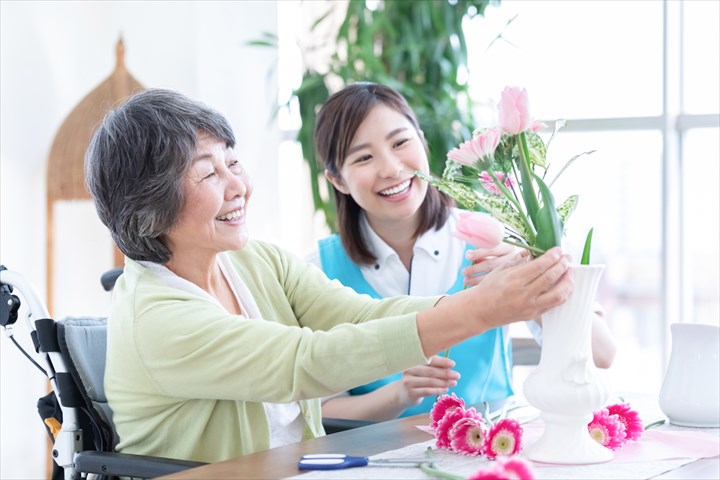 《葛飾区》週払いOK・ユニット型特別養護老人ホームでの介護スタッフ！（週休2日・資格不要）