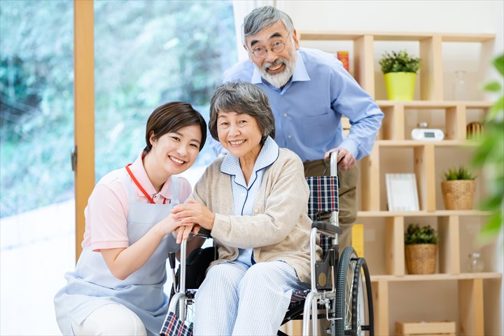 《日野市》週払いOK・ユニット型特別養護老人ホームでの介護スタッフ！（Wワーク歓迎・日勤）