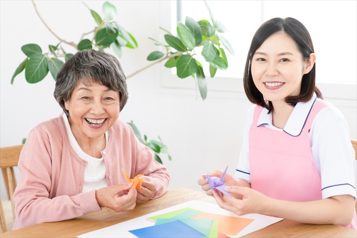 《三郷市》週払いOK・老人ホームでの介護スタッフ！（週2・Wワーク歓迎）