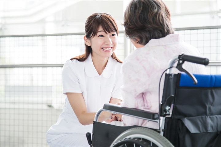 《墨田区》週払いOK・総合病院での看護助手スタッフ！（高時給・業務延長ほぼなし）